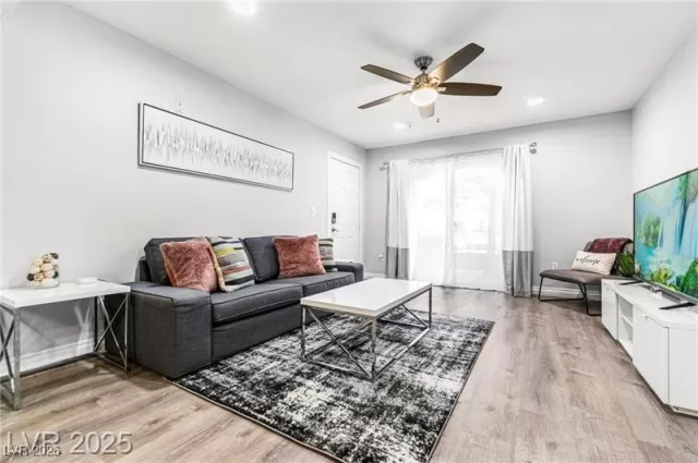 MLS: 2751123 Condo For Sale