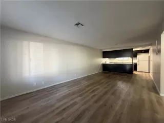 Photo #3: 2751171 Listing 