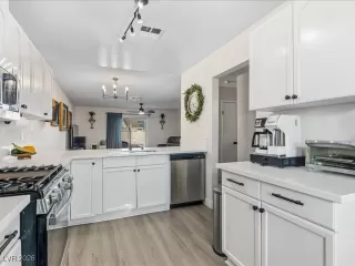 Photo #5: 2751179 Listing 