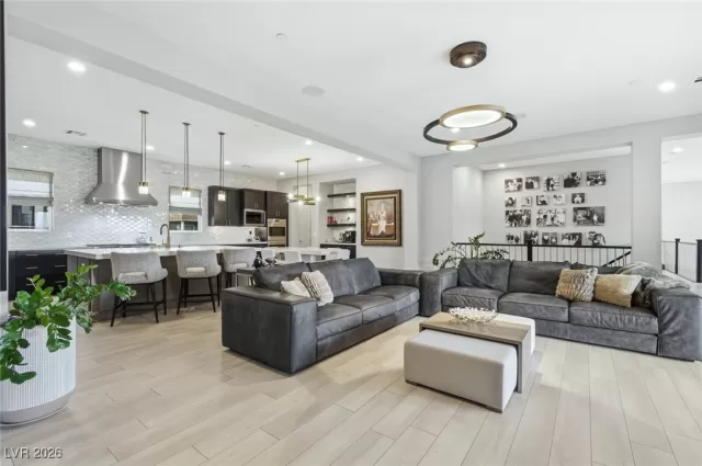 MLS: 2751228 Condo For Sale