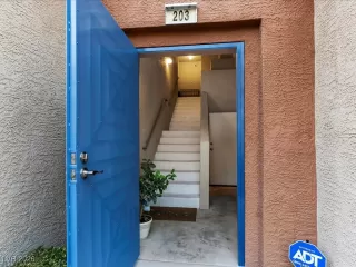 Photo #2: 2751480 Listing