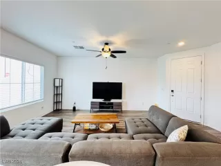 Photo #5: 2751483 Listing 