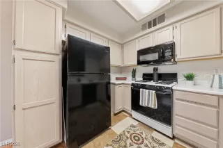 Photo #2: 2751495 Listing