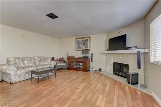 Photo #4: 2751603 Listing 