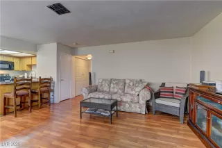 Photo #5: 2751603 Listing 