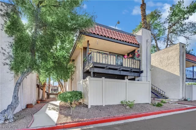 MLS: 2751609 Condo For Sale