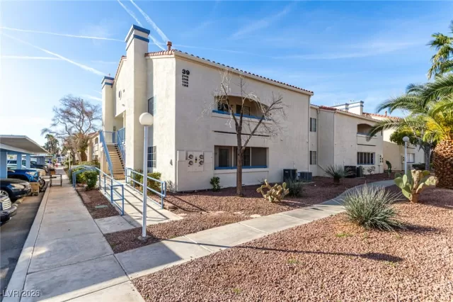 MLS: 2751614 Condo For Sale