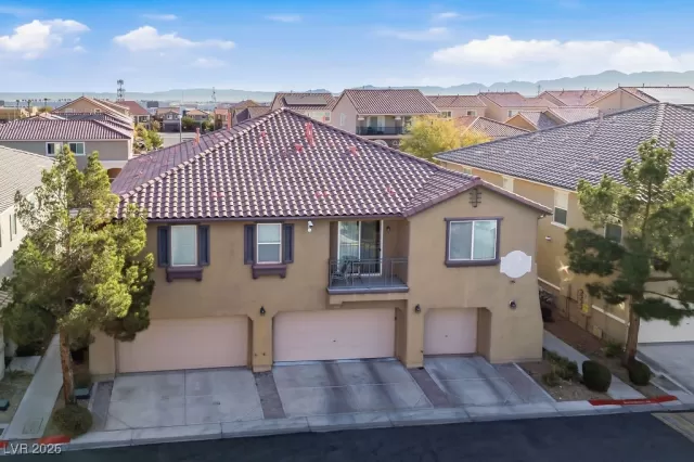 MLS: 2751622 Condo For Sale