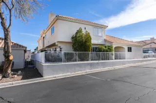 Photo #2: 2751653 Listing