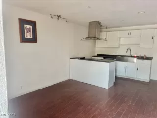 Photo #2: 2751699 Listing 