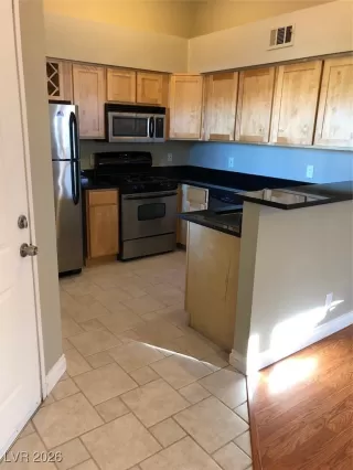 Photo #4: 2751703 Listing