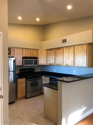 Photo #5: 2751703 Listing