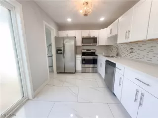 Photo #1: 2751749 Listing