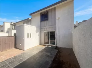 Photo #4: 2751749 Listing