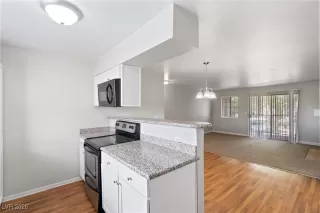 Photo #5: 2751762 Listing