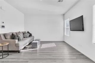 Photo #6: 2751773 Listing