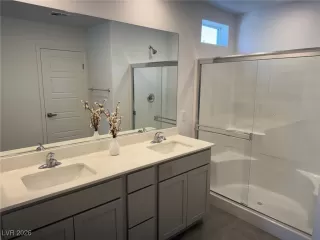 Photo #5: 2752010 Listing