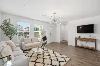 Photo #1: 2752128 Listing