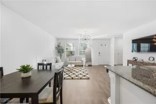 Photo #4: 2752128 Listing