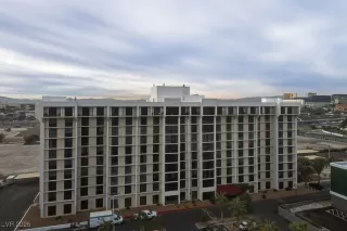 Photo #1: 2752144 Listing 