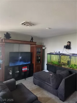 Photo #2: 2752164 Listing