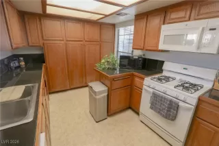 Photo #5: 2752200 Listing