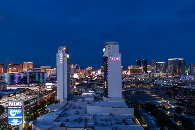 MLS: 2752231 Condo For Sale