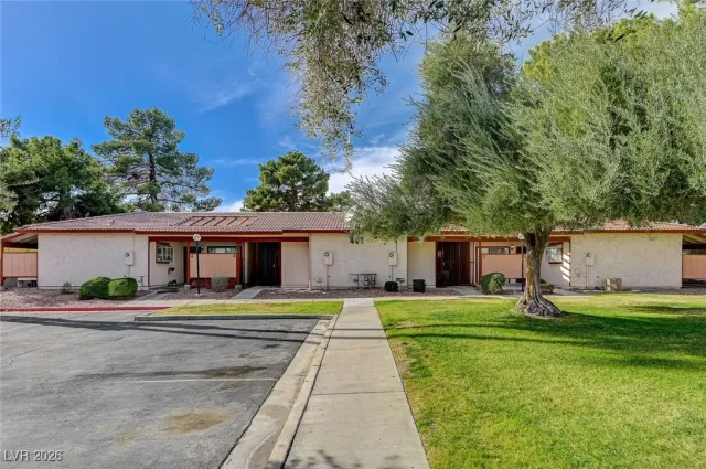 MLS: 2752248 Condo For Sale