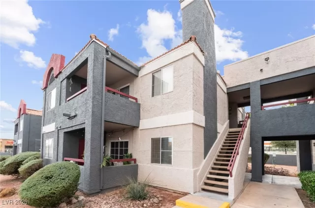 MLS: 2752303 Condo For Sale