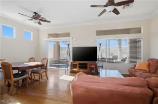 Photo #3: 2752341 Listing