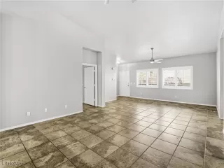 Photo #4: 2752457 Listing