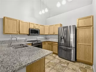 Photo #5: 2752457 Listing