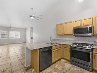 Photo #6: 2752457 Listing