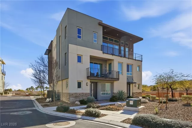 MLS: 2752486 Condo For Sale