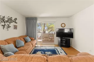 Photo #2: 2752536 Listing