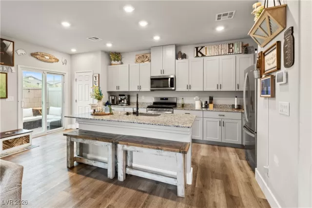 MLS: 2752584 Condo For Sale