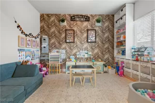 Photo #2: 2752584 Listing