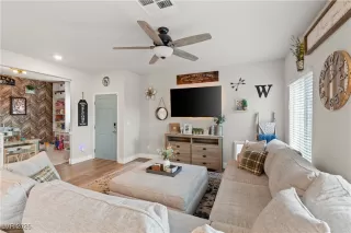 Photo #3: 2752584 Listing