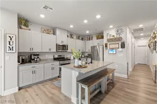 Photo #6: 2752584 Listing