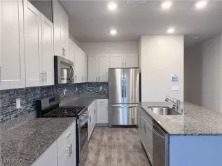 Photo #2: 2752592 Listing