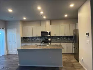 Photo #5: 2752592 Listing