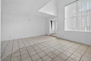 Photo #3: 2752673 Listing