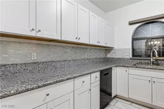 Photo #6: 2752703 Listing