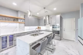 Photo #3: 2752707 Listing