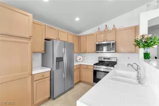 Photo #1: 2752741 Listing 