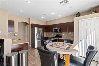 Photo #5: 2752767 Listing 