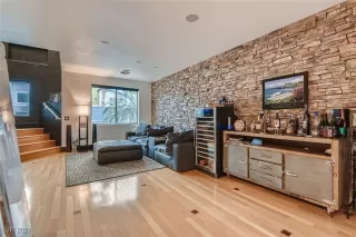 Photo #1: 2752801 Listing 