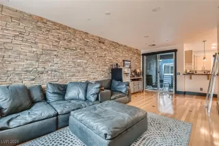 Photo #2: 2752801 Listing 