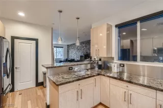 Photo #4: 2752801 Listing 