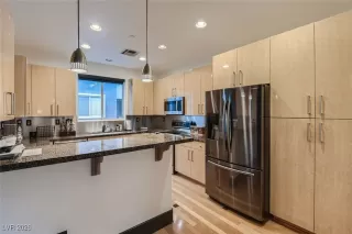 Photo #5: 2752801 Listing 